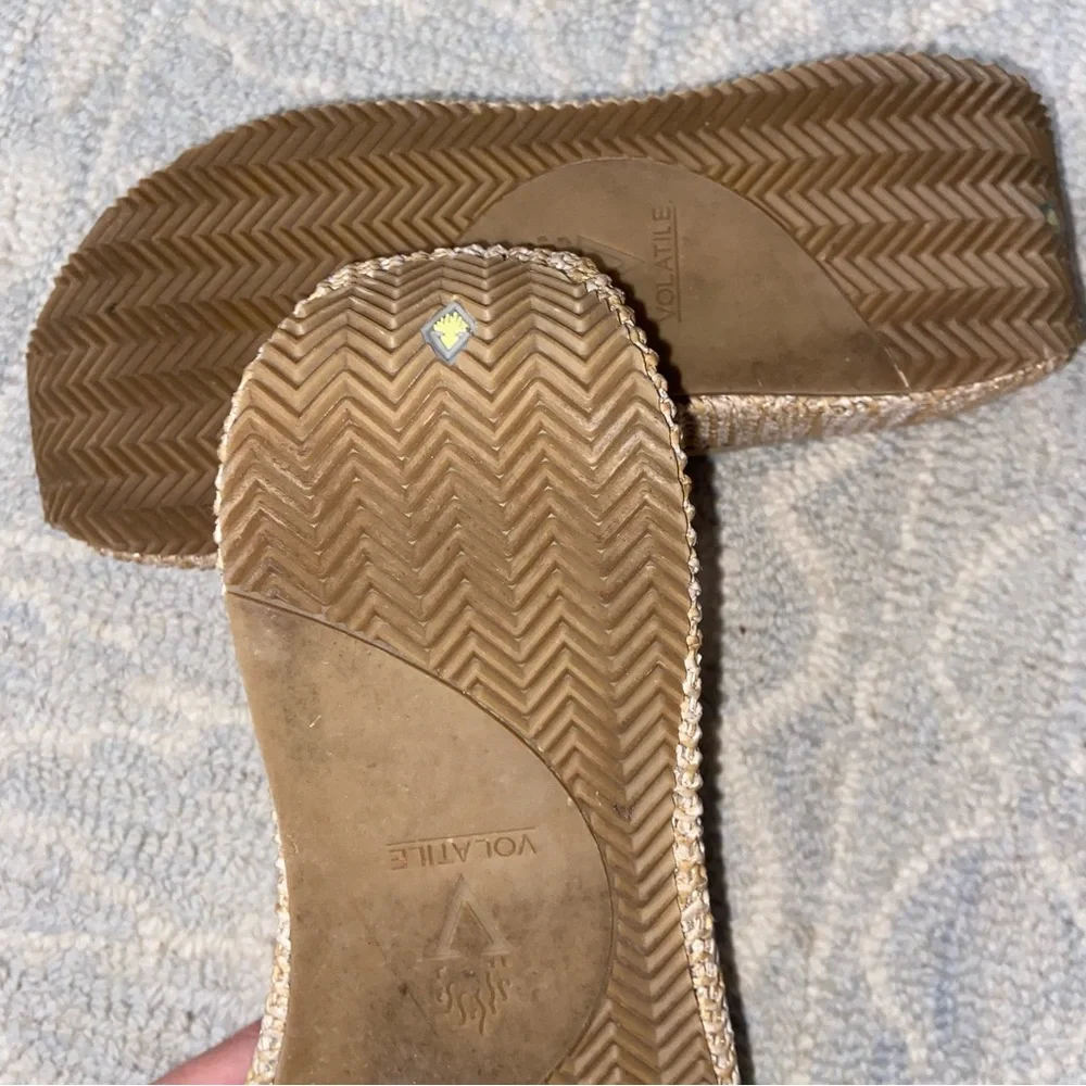 Volatile women’s 9 Straw Wedge Sandals beach vacay minimalist